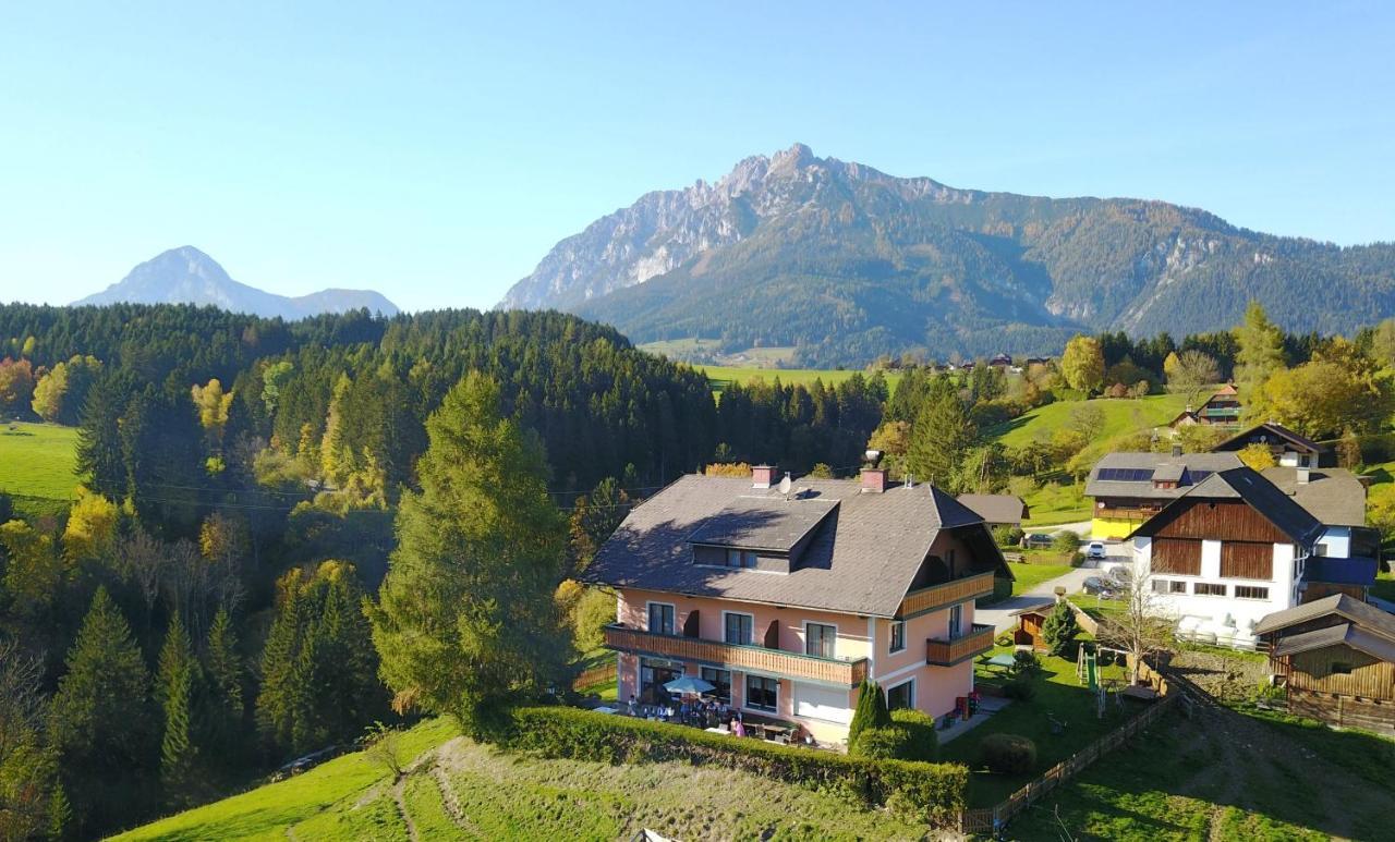 Tieschnhof Hotel Grobming Eksteriør billede